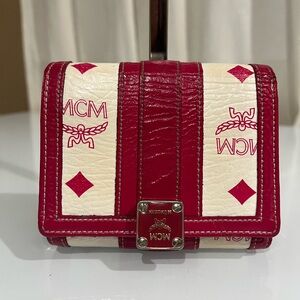 MCM WHITE VISETOS AND DARK PINK SMALL TRIFOLD WALLET